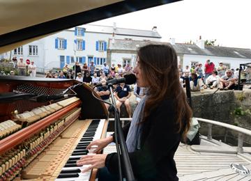 Pianocean FEURICH Mod. 122 sea concert